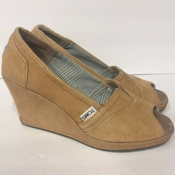 tan toms wedges